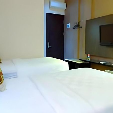 Lotus Hotel Subang Exterior foto