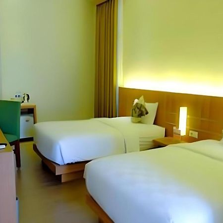 Lotus Hotel Subang Exterior foto