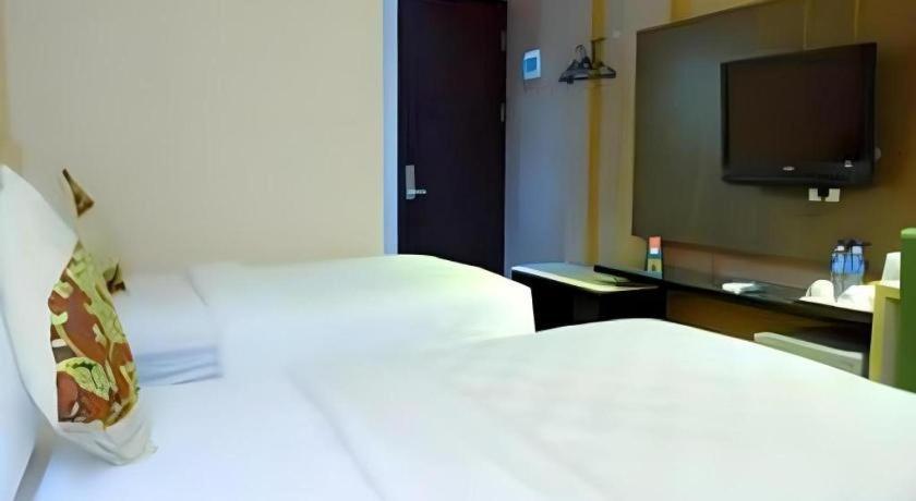 Lotus Hotel Subang Exterior foto