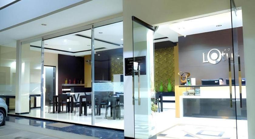 Lotus Hotel Subang Exterior foto