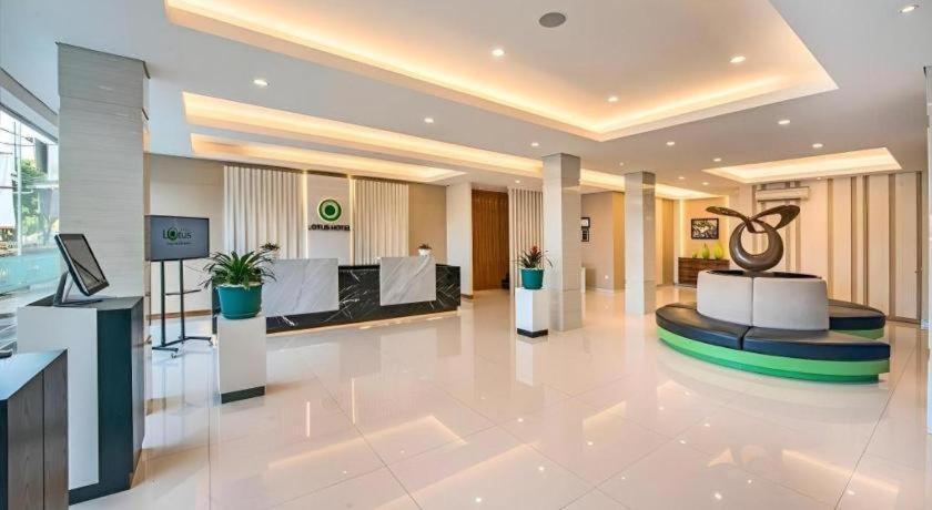 Lotus Hotel Subang Exterior foto